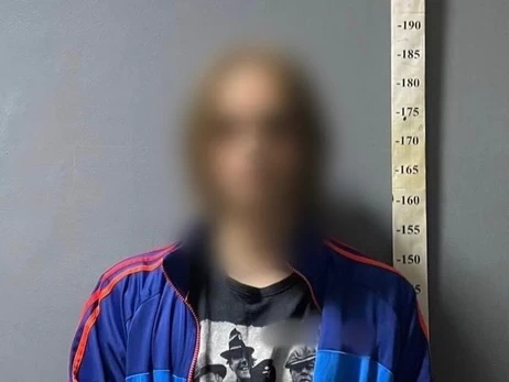 В Киеве мужчина избил женщину за замечание в магазине – его задержали