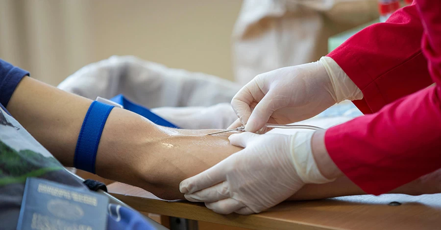 Перша негативна – для всіх поранених: як змінилися правила донорства в Україні