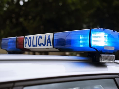 Із Польщі вислали українця, який покусав авто поліції