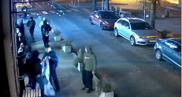 Неизвестные в масках второй раз напали на книжный магазин 