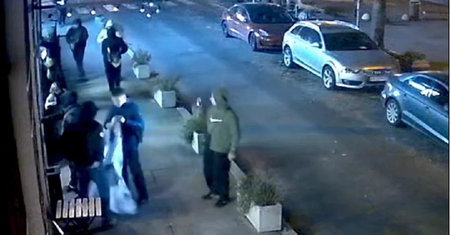 Невідомі в масках вдруге напали на книгарню 