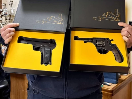 Укрпошта виставила на продаж вінтажну зброю