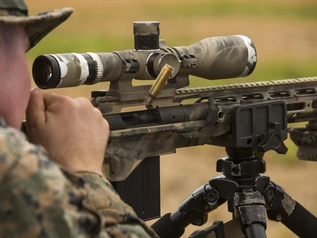 На Харьковщине российский солдат расстрелял троих человек в подъезде многоэтажки