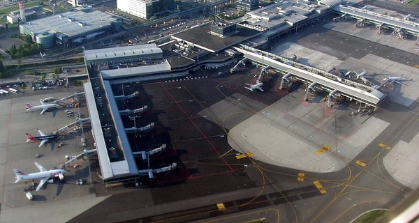 В Чехии заявили об угрозе приближения дронов к аэропорту Праги