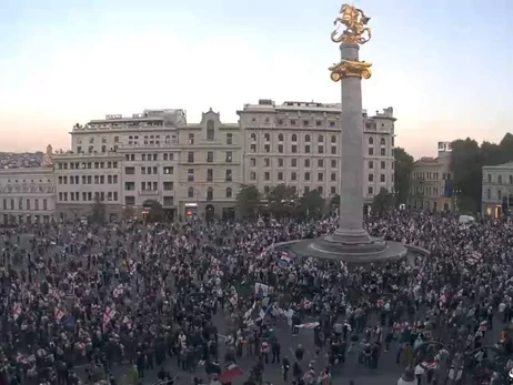 В Тбилиси массовые протесты, активисты ворвались во двор президентского дворца