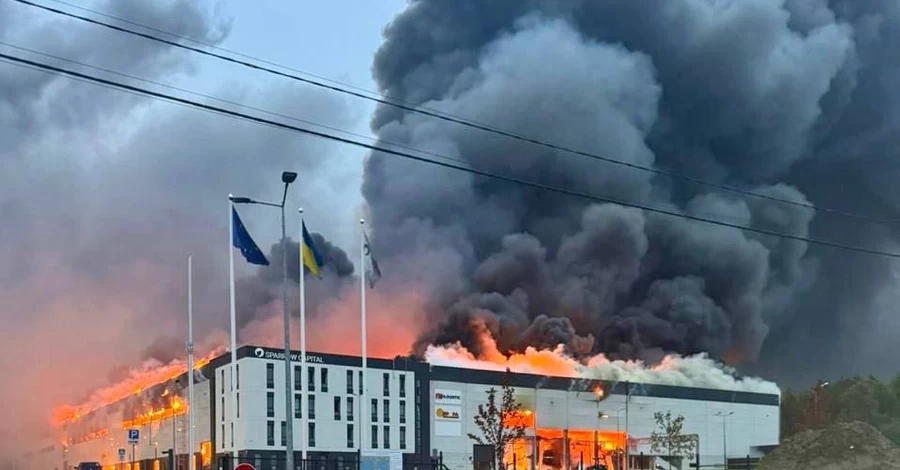 РФ наносит удары по Львову - в городе пожары и запах гари, некоторые районы обесточены