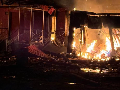 В Донецкой области обстрелом уничтожено отделение Новой почты с посылками на 1 млн грн