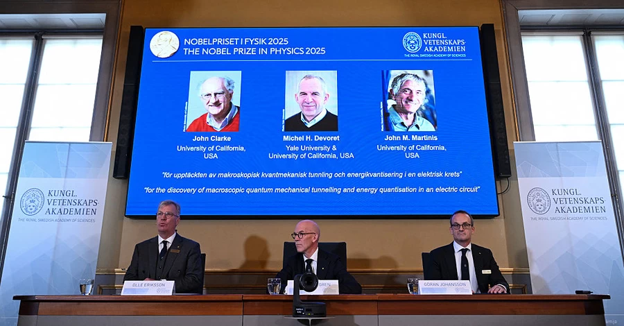 Нобелевскую премию по физике разделили три ученых за открытие в квантовой механике