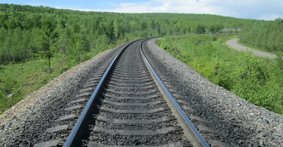 Партизаны взорвали железную дорогу в Ленинградской области - поезд с военным грузом сошел с рельсов