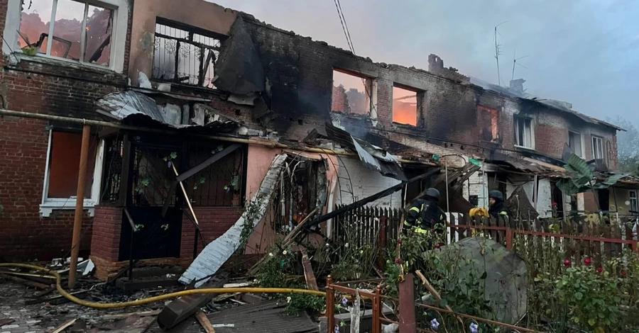 На Сумщині через атаку дрона на будинок госпіталізовано дитину, матір та бабусю