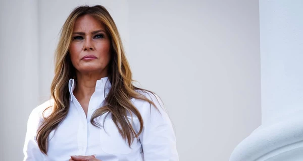 Британское издательство извинилось перед Меланией Трамп за рассказ, что с мужем ее познакомил Эпштейн