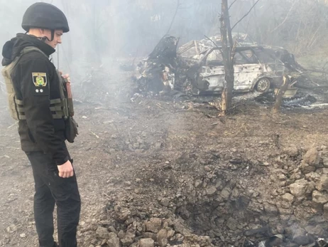 В Херсоне после удара дрона по остановке погиб мужчина, еще один госпитализирован