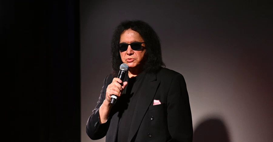 Потерял сознание за рулем: лидер группы KISS Джин Симмонс попал в аварию