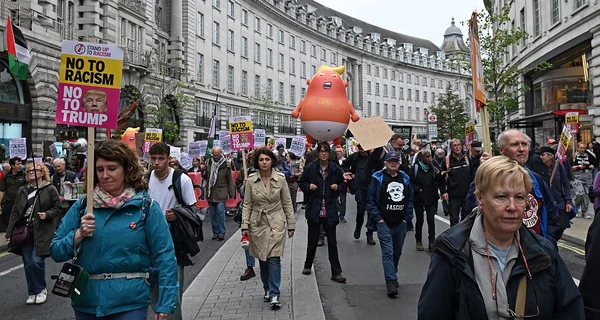 Шатдаун, протесты, падение рейтингов: пока Трамп «спасает» мир, США идет к апокалипсису