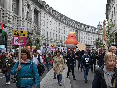 Шатдаун, протести, падіння рейтингів: поки Трамп «рятує» світ, США йде до апокаліпсису