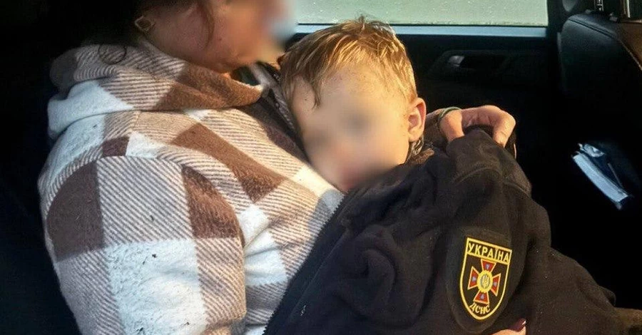 На Київщині знайшли живим дворічного хлопчика, який заблукав під час збирання грибів  