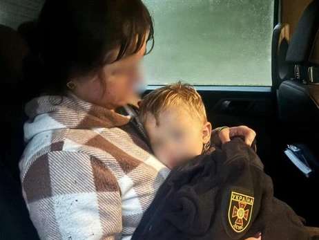 На Київщині знайшли живим дворічного хлопчика, який заблукав під час збирання грибів  