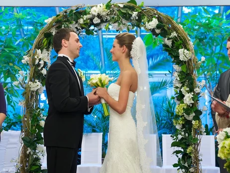 Григорий Решетник в честь 15-летия брака показал кадры венчания и свадьбы с женой