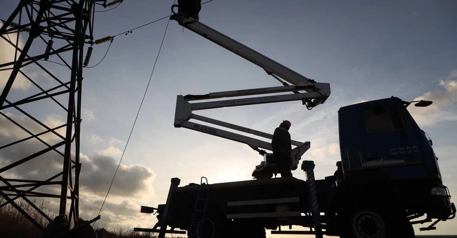 Під Києвом жителі ЖК перекрили дорогу через відсутність води та світла – в ОВА відреагували