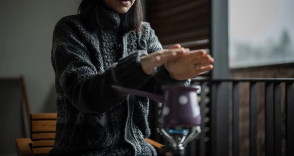 Туристическая горелка и плита-обогреватель 2 в 1: как приготовить еду без света и газа