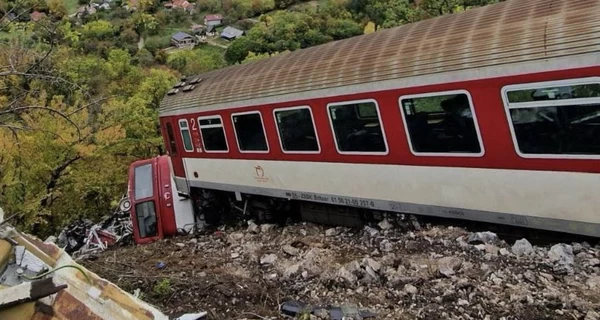 В Словакии столкнулись два скоростных поезда, пострадали около 100 человек