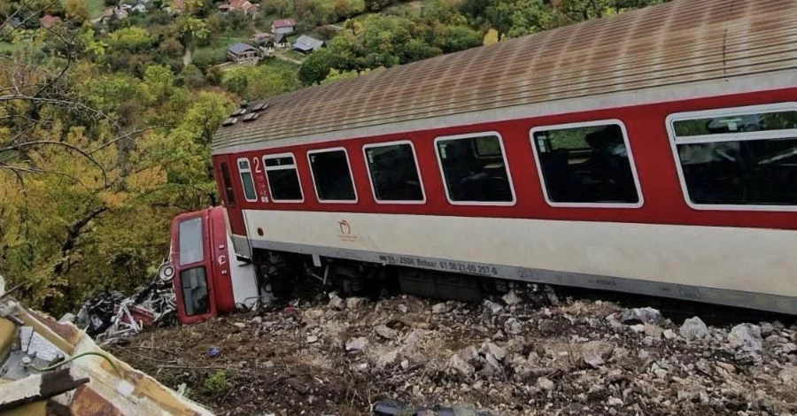 В Словакии столкнулись два скоростных поезда, пострадали около 100 человек