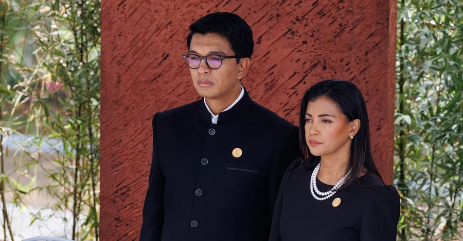 Президент Мадагаскару на тлі протестів втік з країни