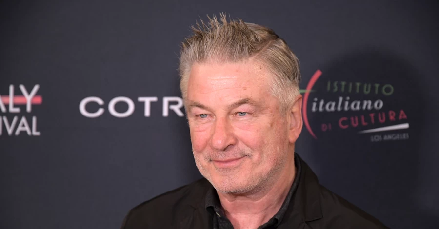 Алек Болдуин попал в ДТП и разбил машину жены