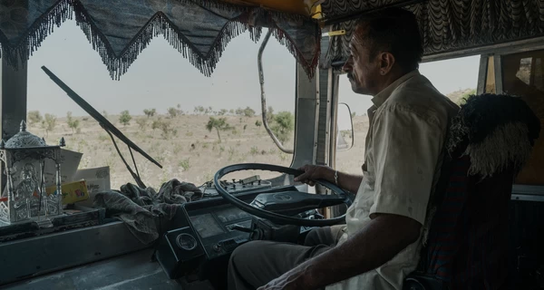 В Индии загорелся автобус с людьми – по меньшей мере 19 погибших