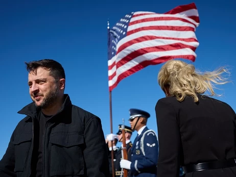 Зеленський вже у США, він зустрінеться з Трампом ввечері 