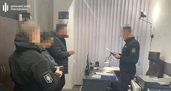 В Киеве полицейским объявили подозрение за избиение мужчины возле ТЦК