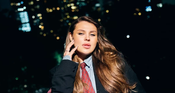 KAZKA зняла кліп у знакових локаціях Нью-Йорка та квартирі Керрі Бредшоу