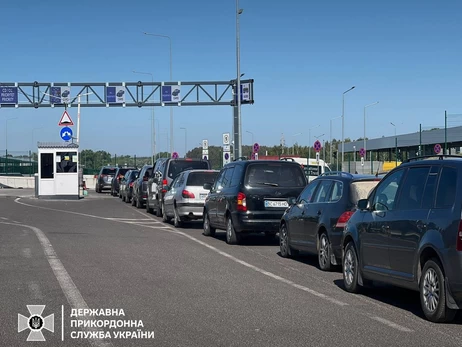 Прикордонники попередили про черги на кордоні з Польщею через нову систему контролю