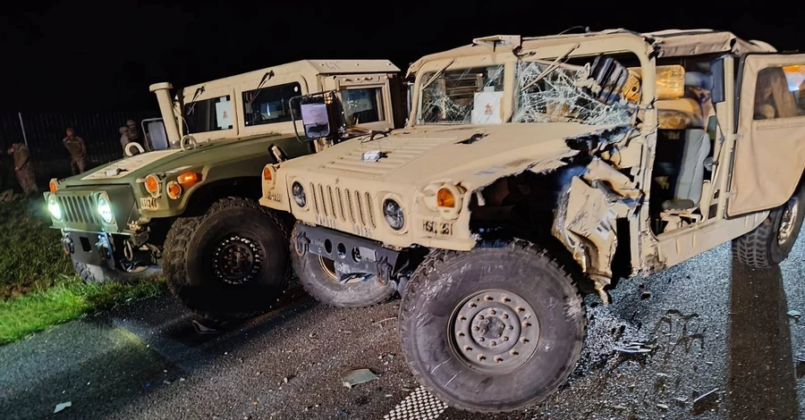 У Польщі мікроавтобус зіткнувся з колоною американської військової техніки - 5 постраждалих
