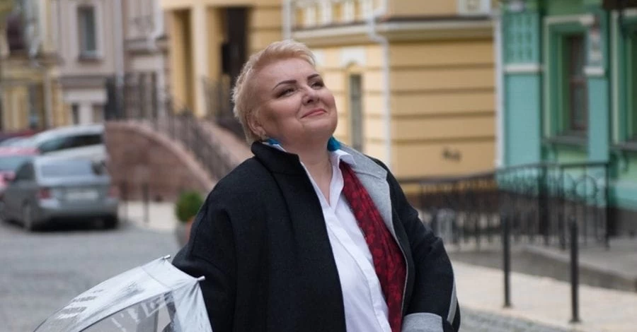 Сестра Марины Поплавской показала памятник, который семья установила на ее могиле