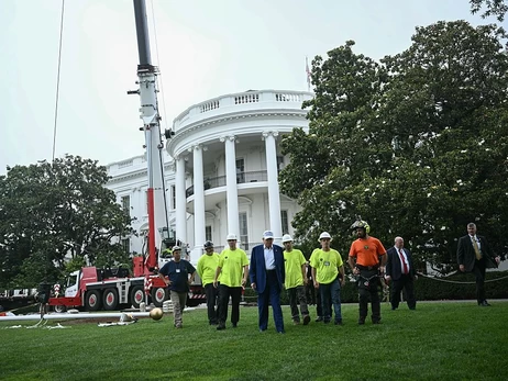 У Білому домі – велика перебудова: Трампу не вистачає простору для танців
