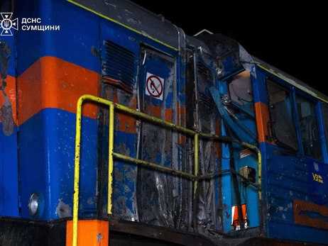 В Сумах РФ ударила по железнодорожной станции, пострадали работники, движение поездов на участке остановлено