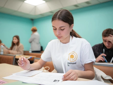 Минобразования разрешило украинским школьникам за границей участвовать в олимпиадах