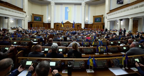 Батьки з дітьми до 3 років отримають окремі парковки - Рада ухвалила закон
