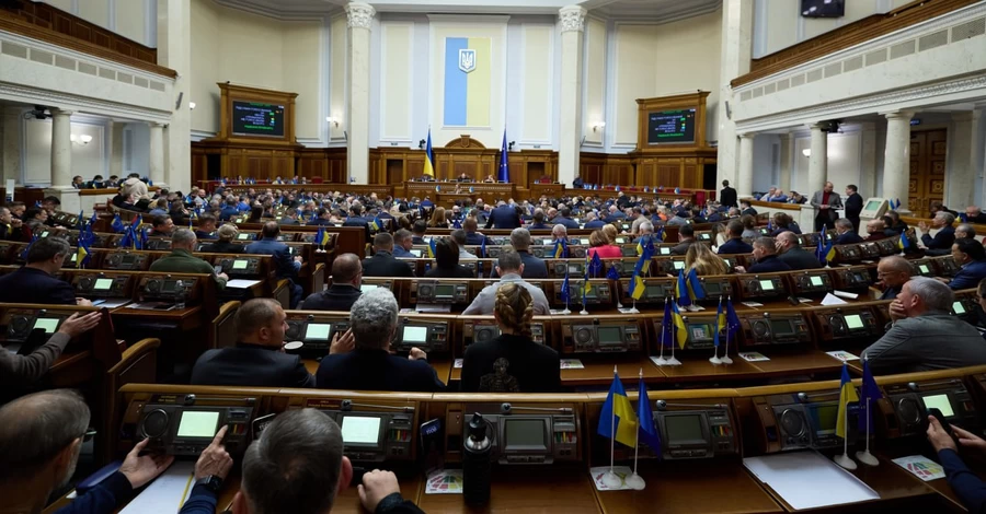 Батьки з дітьми до 3 років отримають окремі парковки - Рада ухвалила закон