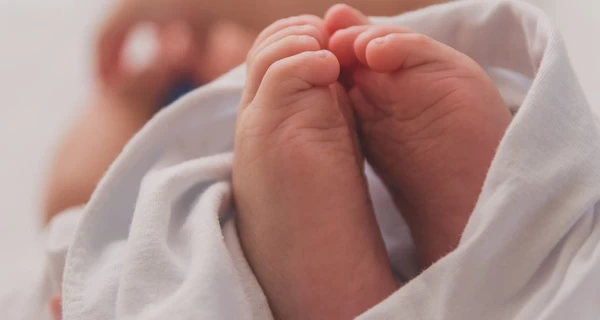 Супруги из Китая отказались забирать ребенка от суррогатной матери, потому что он не их, - Киевская прокуратура