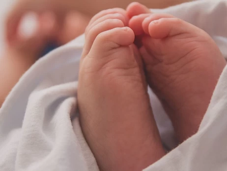 Супруги из Китая отказались забирать ребенка от суррогатной матери, потому что он не их, - Киевская прокуратура