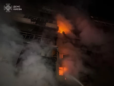 Росіяни влучили дроном у багатоповерхівку в Києві: загинули троє людей, серед поранених - діти