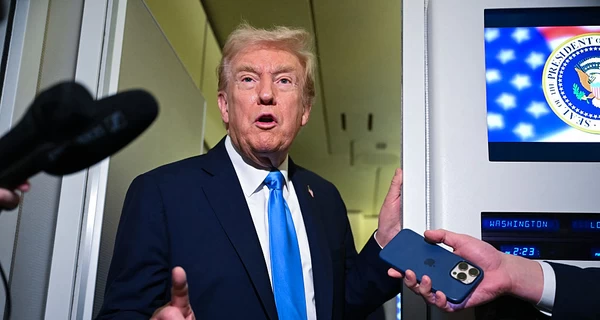 Трамп влаштував запальні танці в аеропорту Малайзії