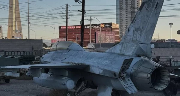 В Лас-Вегасе на мусорной свалке обнаружили истребитель F-16