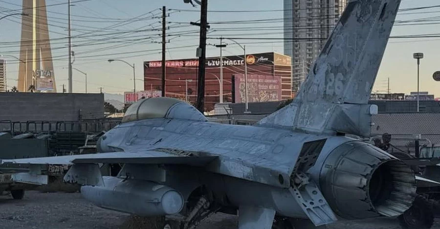 У Лас-Вегасі на сміттєзвалищі виявили винищувач F-16