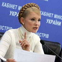Тимошенко признала: с кризисом на 90% справляются СНБО и НБУ 