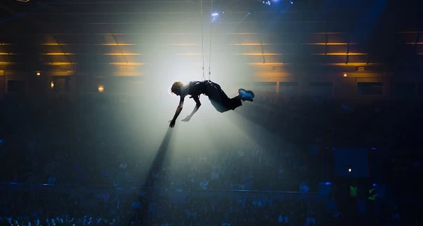 Василий Байдак на стендапе во Дворце спорта спародировал выход Пивоварова на Atlas Festival