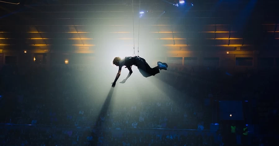 Василий Байдак на стендапе во Дворце спорта спародировал выход Пивоварова на Atlas Festival