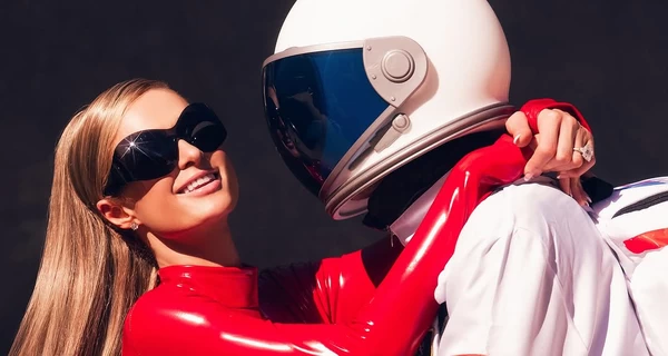 Пэрис Хилтон накануне Хэллоуина повторила образ Бритни Спирс из ее клипа